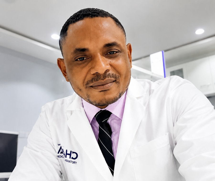 A Henks Medicals lab scientist at work